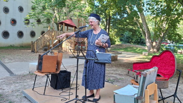 Abendveranstaltung mit Bronnweiler Weib Friedel Kehrer beim 6. Roter Kultursommer in den Sommerferien.