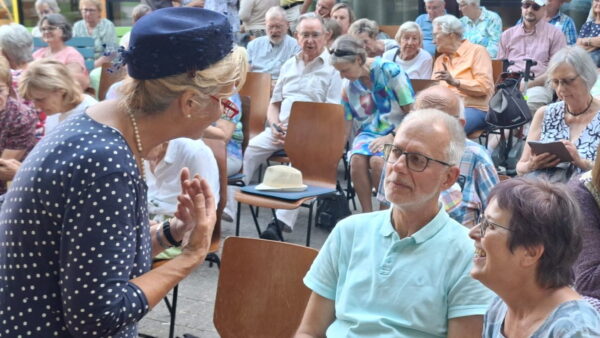 Abendveranstaltung mit Bronnweiler Weib Friedel Kehrer beim 6. Roter Kultursommer in den Sommerferien.